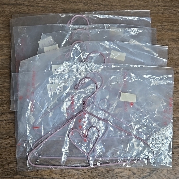 Set of 7 Mini Hangers - Picture 5 of 5